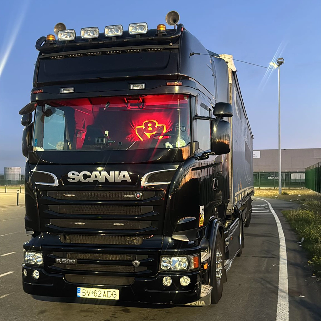 Camion Scania V8 si semiremorca cu prelata