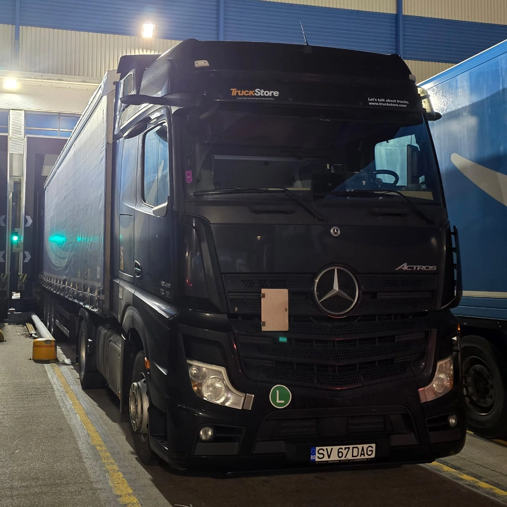 Un camion din flota companiei ADG Expert Spedition