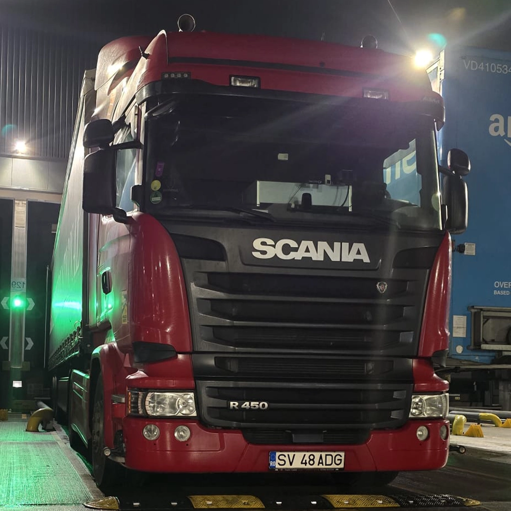 Camion Scania pregatit de transport marfuri international